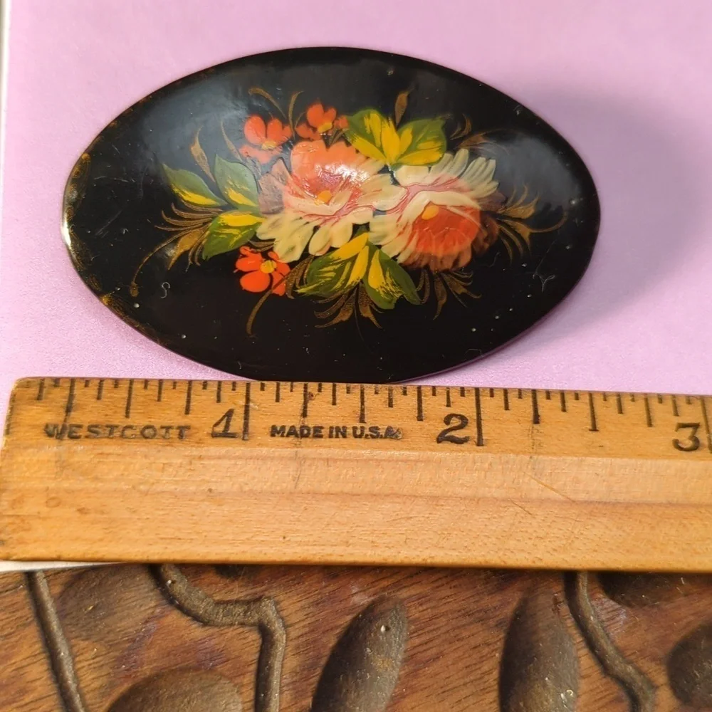 Russian Handpainted Lacquer oval 2.5